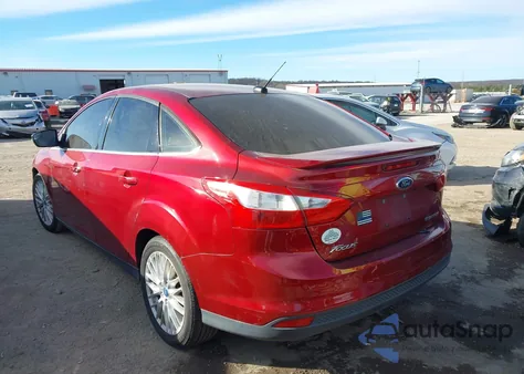 2013 Ford Focus Titanium z USA, uszkodzony, nr VIN 1FADP3J23DL175738